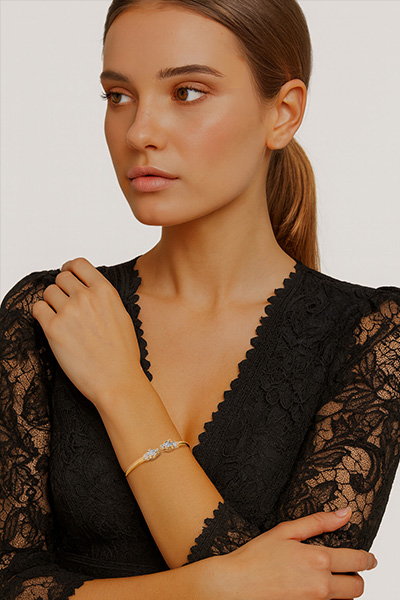 Spring Opens and Close Gold Italian Bracelet - Image 2